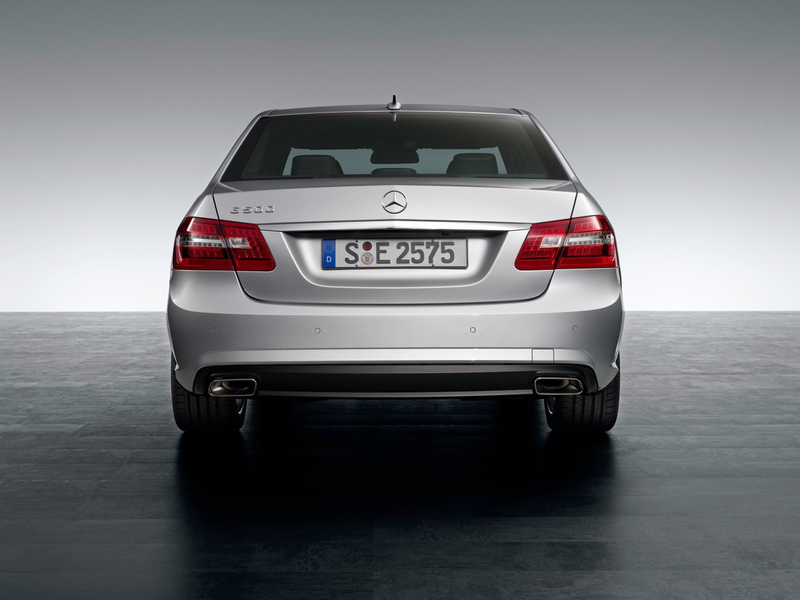 Illustration for article titled 2010 Mercedes E-Class: Mega Gallery